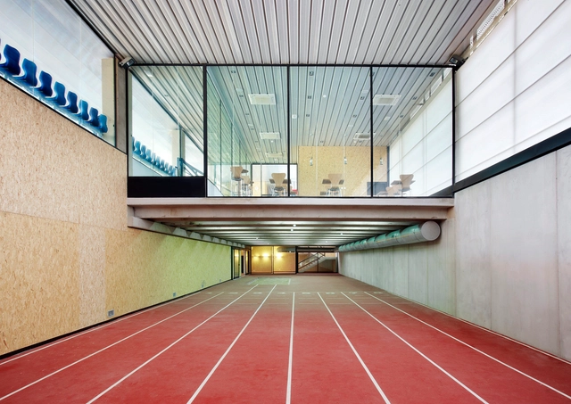 Pista de Atletismo de Calvià / Niu Arquitectura - Estadios, Fachada, Fijación Vigas, Barandas, Escaleras