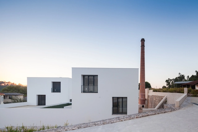 Agência Bancária em Colmeias  / 2L Atelier Arquitectos	 - Edifícios Institucionais