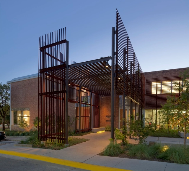 UT Visual Arts Center / Lake|Flato Architects - Visual Arts Center, Facade, Beam, Door