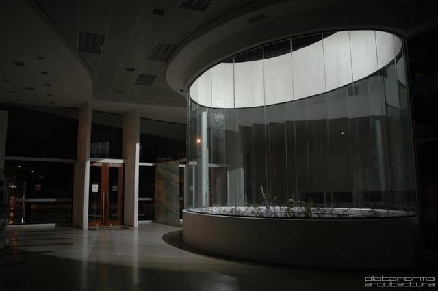 Oficinas Comerciales CGE - TNG Arquitectos / TNG Arquitectos - Edificios Institucionales, Fachada, Pilares