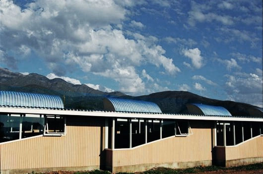 Escuela Villa El Palqui / José Cruz & Asociados - Escuelas, Fachada