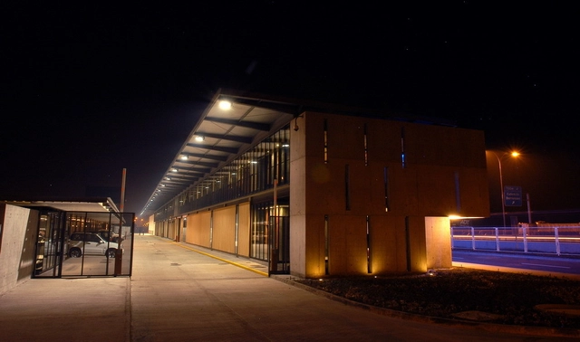 Centro de Atención de Emergencias Sur / +arquitectos - Centro De Control, Fachada