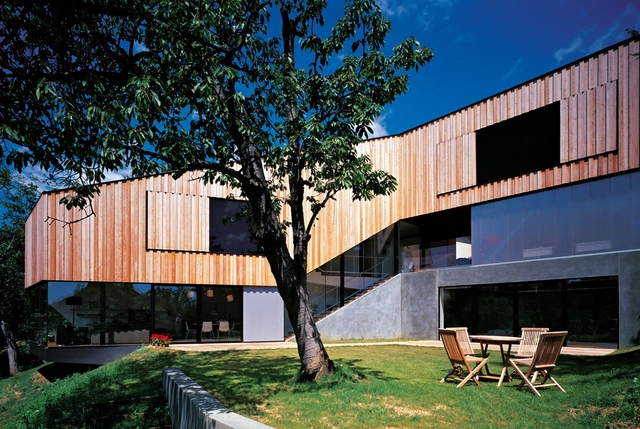 Casa J2 / 3LHD Architects - Casas, Jardín, Fachada, Mesas, Sillas