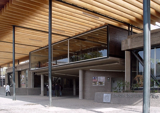 CAI Campus San Joaquin PUC / Teodoro Fernandez Arquitectos + Paulina Courard Délano + Tomás McKay Alliende  - Universidad, Fijación Vigas, Fachada