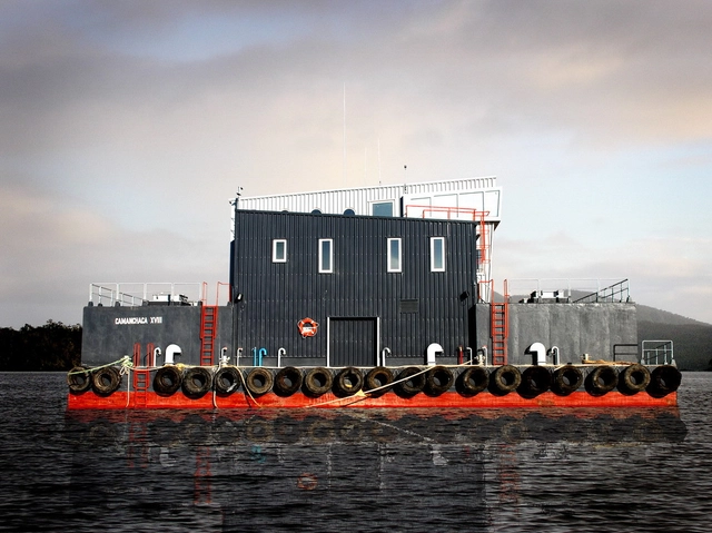 Pontón Habitable / Patricio Phillips y Débora Santa María - Casas