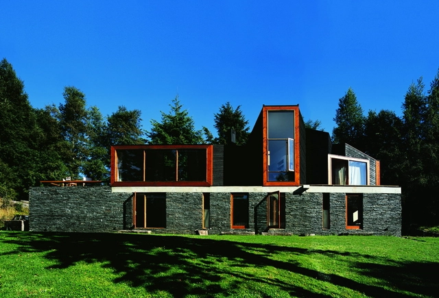 Casa Lago Pirihueico / Alejandro Aravena - Casas, Jardín, Fachada