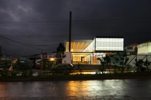 Ferreteria Castillo Hermanos / Arquitectura X - Arquitectura De Oficinas, Fachada