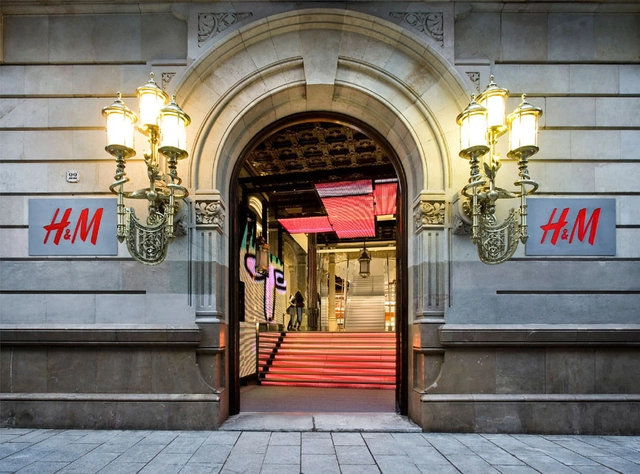 Tienda H&M Barcelona / Estudio Mariscal - Diseño De Interiores