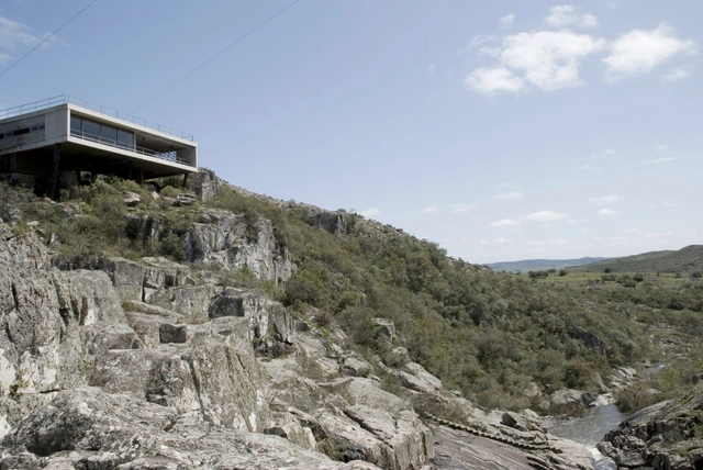 Parador Penitente / gualano + gualano: arquitectos - Casas