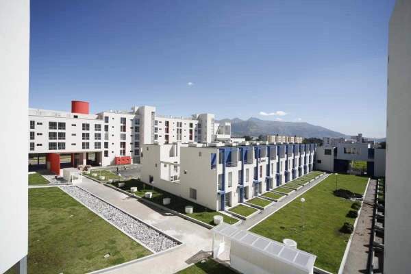 Cumbres de Quitumbe / Patricio Endara - Vivienda Colectiva