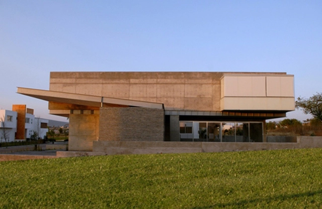 Casa Moro / Anonimous-Led - Casas