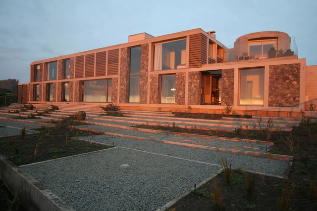 Casa La Ventolera / Estudio Valdés + - Casas