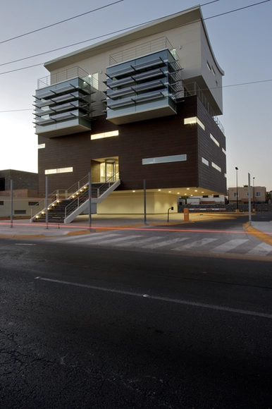 Edificio Corporativo GA / Arqmov Workshop - Edificios Institucionales