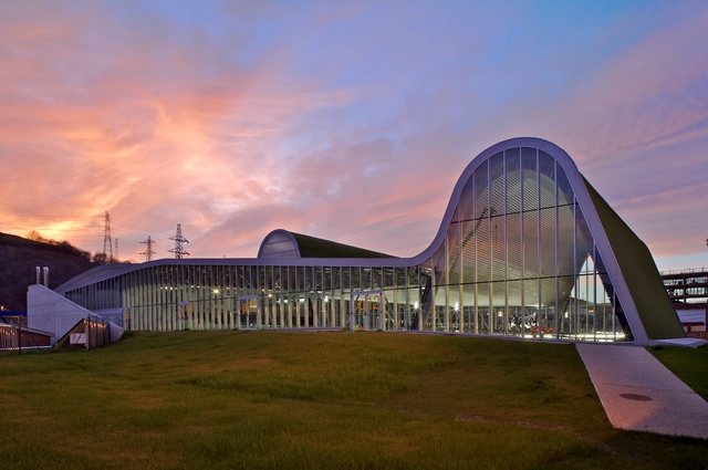 Centro Deportivo y de Ocio en Langreo / ACXT - Centro Multideportivo