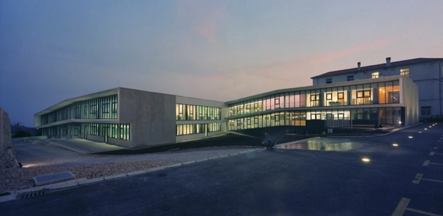 Escuela Primaria Fran Krsto Frankopan / Randic Turato - Escuela Primaria