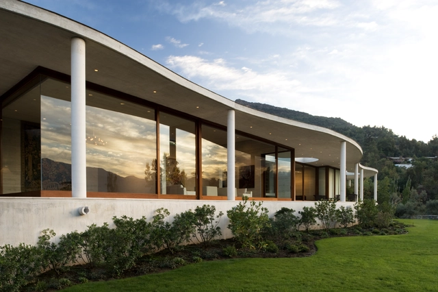 Casa Lo Curro / Peñafiel Arquitectos - Casas