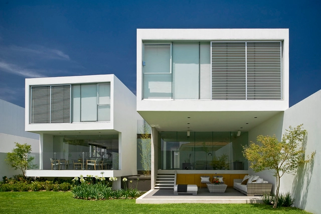 Casa MO / LVS Architecture + JC NAME Arquitectos - Casas