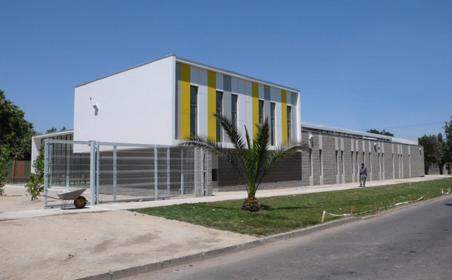Biblioteca Municipal Quinta Normal / Juan Luis Brieva, Juan Antonio Bustos, Felipe Urbina,Rodrigo Ulloa - Bibliotecas, Fachada, Puerta