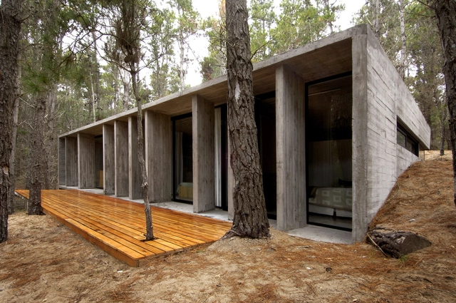 Casa de Hormigon / BAK Arquitectos - Casas, Fachada, Puerta, Fijación Vigas, Bosque