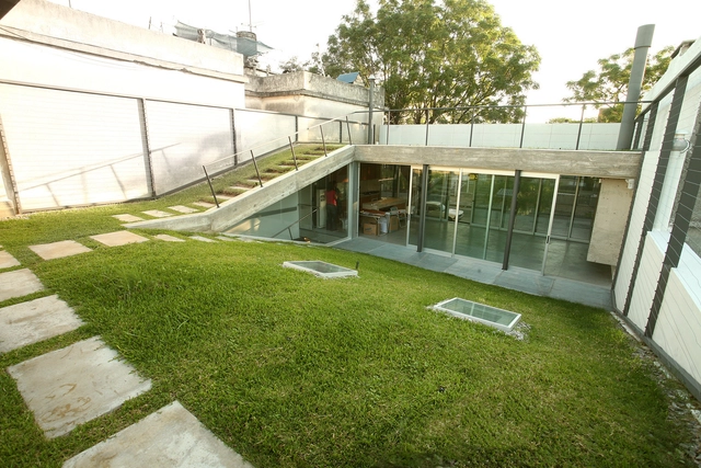 Cubierta Verde / Cardoso + Zúñiga - Casas, Jardín, Fachada, Barandas, Sillas