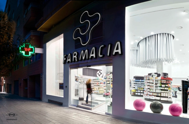 Farmacia Conde Lumiares / Mobil M - Farmacia, Fachada