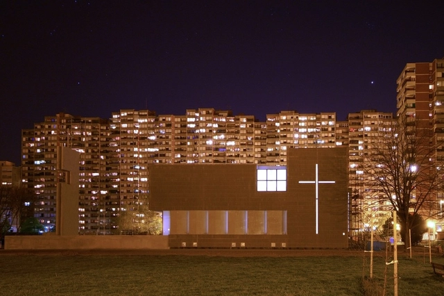 Iglesia Parroquial San Lucas Evangelista / Roman Vukoja & Robert Križnjak - Iglesia, Fachada, Urbano
