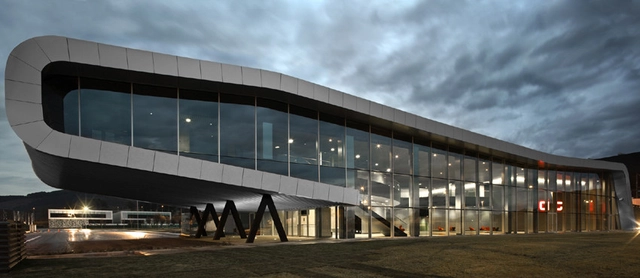 AIC - Automotive Intelligence Center / ACXT - Centro De Investigación, Fachada