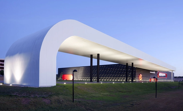 Centro de Diseño y Fabricación de coches de carreras EPSILON EUSKADI / ACXT - Fábrica, Fachada, Arco