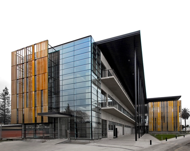 Edificio Block Social Nestlé / GH+A | Guillermo Hevia - Edificios Institucionales, Fachada