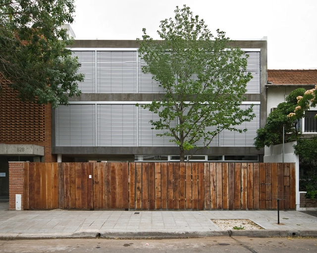 Casa en Acasusso / Ignacio Montaldo Arquitectos - Renovación, Cierros, Fachada
