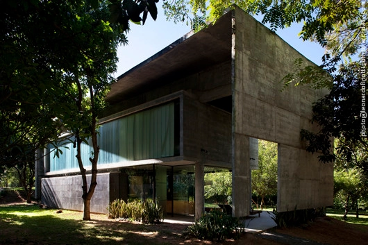 Casa Surubí / Javier Corvalán + Laboratorio de Arquitectura - Casas, Jardín, Fachada