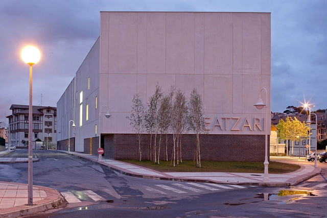 Centro Cívico “Meatzari” / Virai Arquitectos - Centro Comunitario, Fachada, Iluminación