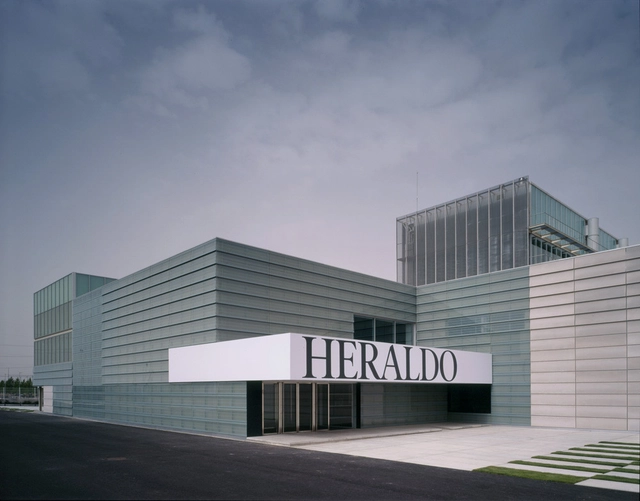 Edificio industrial y rotativa del Heraldo de Aragón / Colmenares Vilata Aquitectos - Edificios Institucionales, Fachada
