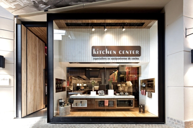 Showroom Kitchen Center / Nicolás Lipthay | Kit Corp - Tienda, Fachada, Puerta