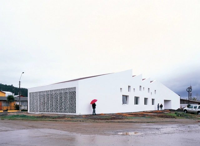 Biblioteca Pública de Licantén / Murua-Valenzuela + Emilio Marin  - Reconversión, Fachada