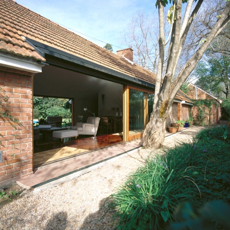 Casa en Lomas de San Isidro / Clusellas O’Connor - Casas, Jardín, Fachada, Bancas