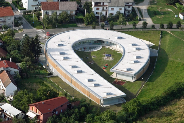 Kindergarten Segrt Hlapic / radionica arhitekture - Kindergarten