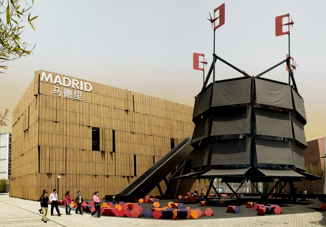 Árbol de Aire –  Espacio público del Pabellón de Madrid Shanghai Expo 2010 / Ecosistema Urbano - Pabellón, Fachada