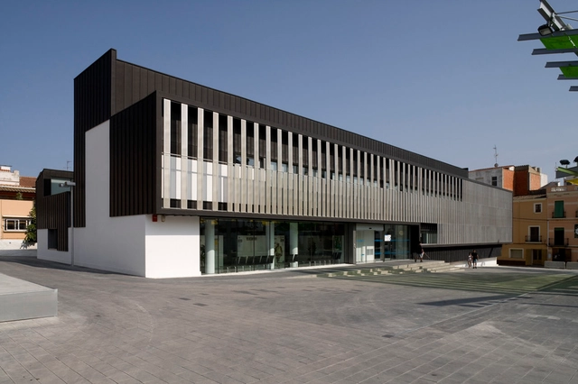 Centro de Salud en Canet de Mar / Conxita Balcells Associats S.L.P - Centro De Salud, Fachada