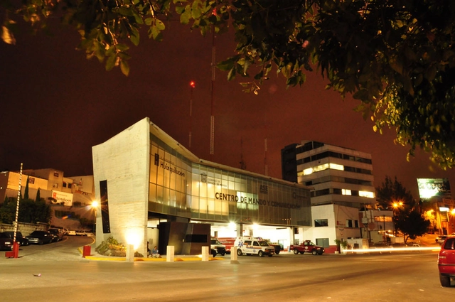 C4 Centro de Mando / Mobile Workshop Architects - Edificios Institucionales, Fachada