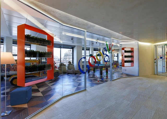 Google Offices / AMA – Albera Monti y Asociados - Interiores De Oficina, Fachada, Bancas