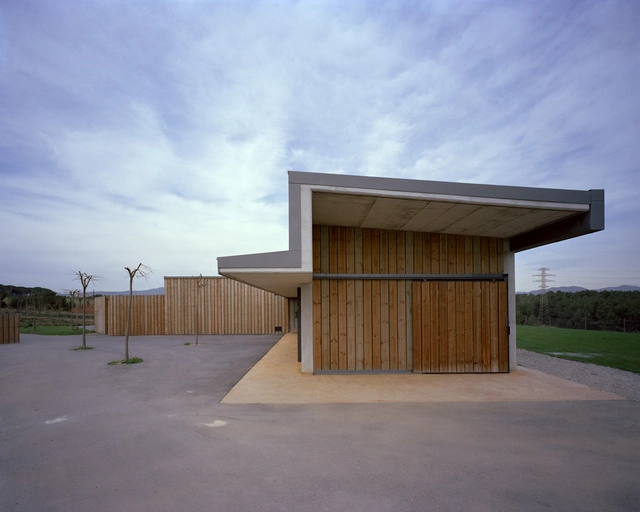 Escuela de Golf El Vallès / Conxita Balcells - Recreación Y Entrenamiento, Fachada