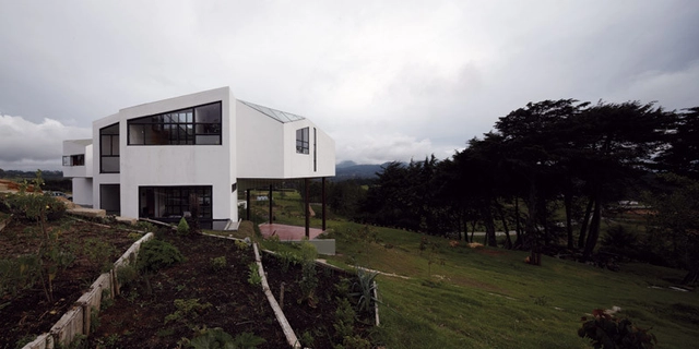 Casa en ladera / Paisajes Emergentes - Casas, Fachada