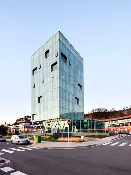 Torre de Zaisa / Hoz Fontan Arquitectos - Edificios Institucionales, Fachada