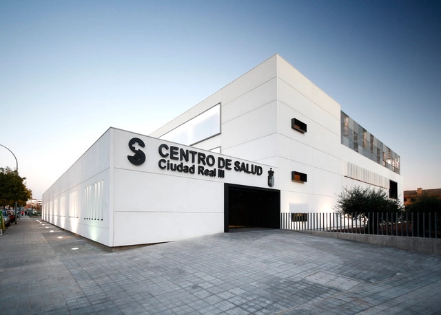 Centro de Salud Ciudad Real 3 / ARQUITECNICA + BAT - Centro De Salud