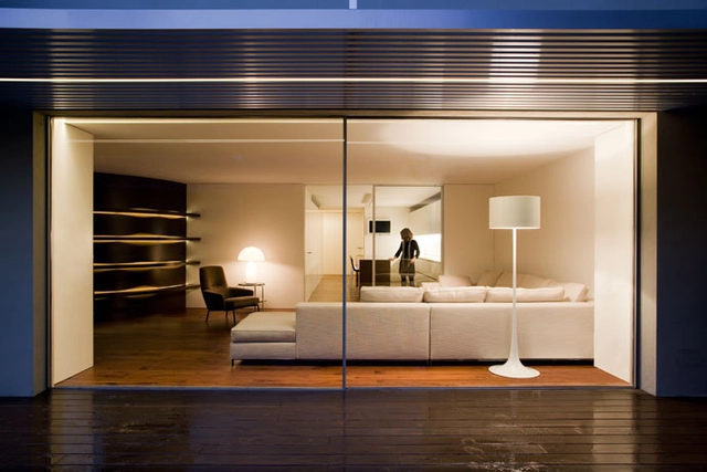 Casa entre la ciudad / Fran Silvestre Arquitectos - Casas, Fachada, Mesas, Sillas