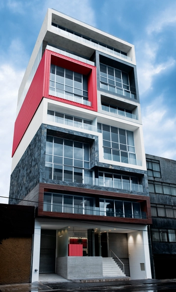 Filadelfia Suites Corporativas / BNKR Arquitectura - Hoteles, Fachada, Balcón