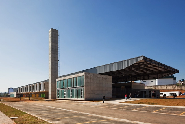 CEU Pimentas / Biselli + Katchborian architects - Recreación Y Entrenamiento, Fachada