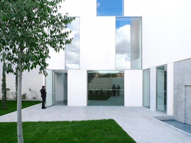 Centro Cultural Caixa Ontinyent / Ramon Esteve - Centro Cultural, Patio interior, Fachada, Puerta