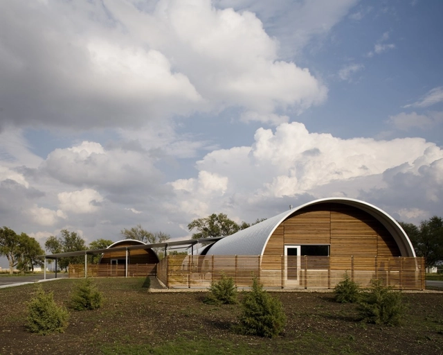 Oficinas para  Hodgdon Powder Company / el dorado - Edificios Institucionales, Jardín, Fachada